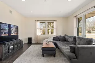 11N958 Almora Terrace, Elgin, IL 60124 - Photo 3