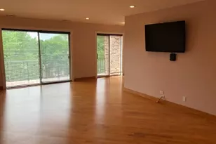 725 W Huntington Commons Rd, Mount Prospect, IL 60056 - Photo 7