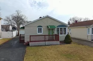 7827 Meade Ave, Burbank, IL 60459 - Photo 1