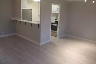 700 W Bittersweet Pl, Chicago, IL 60613 - Photo 3