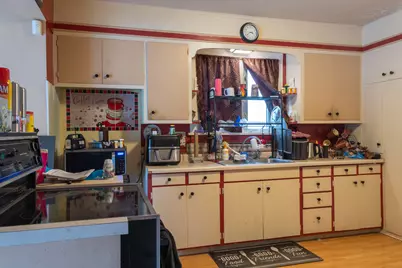 223 W Avon Street, Freeport, IL 61032 - Photo 5