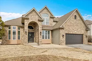 555 Bluestem Dr, Yorkville, IL 60560 - Photo 3