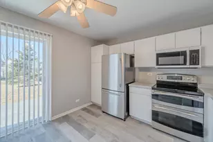 2722 Wilshire Ct, Aurora, IL 60502 - Photo 11