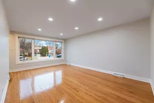 9747 S Harvard Ave, Chicago, IL 60628 - Photo 3