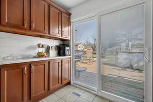 3945 County Farm Rd, Hanover Park, IL 60133 - Photo 9