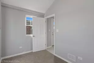 7006 W 73rd St, Chicago, IL 60638 - Photo 9