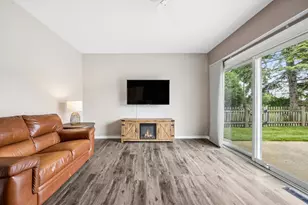 919 E Ironwood Dr, Mount Prospect, IL 60056 - Photo 11