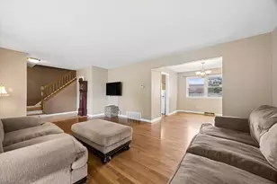 919 E Ironwood Dr, Mount Prospect, IL 60056 - Photo 5