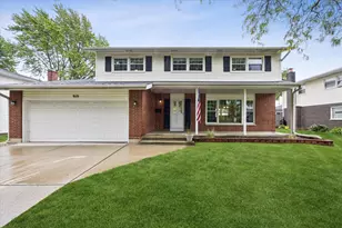 919 E Ironwood Dr, Mount Prospect, IL 60056 - Photo 1