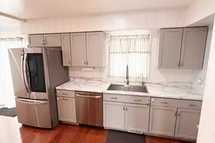 452 Manor Dr, Peotone, IL 60468 - Photo 7