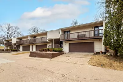 1208 35th Street Drive #M, Moline, IL 61265 - Photo 3