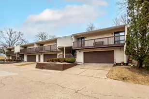 1208 35th St Dr, Moline, IL 61265 - Photo 3