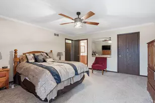 1208 35th St Dr, Moline, IL 61265 - Photo 25