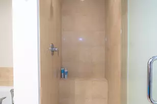 240 E Illinois St, Chicago, IL 60611 - Photo 11