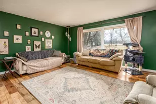 220 Kane Dr, Herrin, IL 62948 - Photo 5