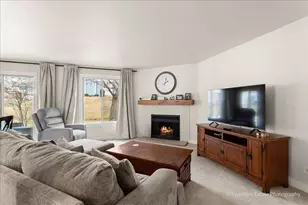 2404 Danbury Dr, Woodridge, IL 60517 - Photo 5