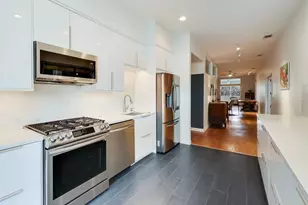 628 N May St, Chicago, IL 60642 - Photo 9