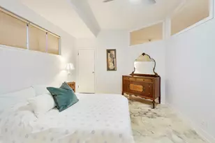 628 N May St, Chicago, IL 60642 - Photo 17