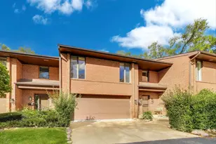 300 Boardwalk Pl, Park Ridge, IL 60068 - Photo 3