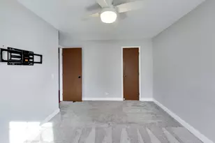 10 Waterbury Ln, Schaumburg, IL 60193 - Photo 17