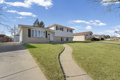 102 S Adeline Avenue, Addison, IL 60101 - Photo 1