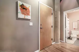 758 N Larrabee St, Chicago, IL 60654 - Photo 19