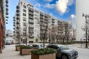 758 N Larrabee St, Chicago, IL 60654 - Photo 27