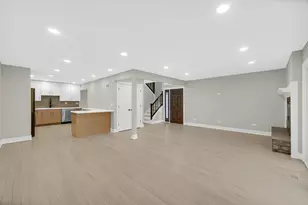 101 W Brighton Pl, Mount Prospect, IL 60056 - Photo 5