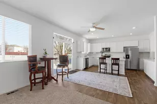 2006 Serenity Ln, Woodstock, IL 60098 - Photo 9