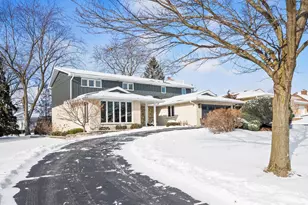 2S630 Ave Chateaux E, Oak Brook, IL 60523 - Photo 3