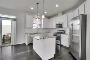 29W710 Everton Dr, Warrenville, IL 60555 - Photo 3