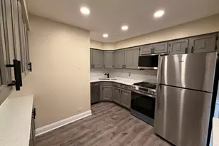 10 Parkside Ct, Vernon Hills, IL 60061 - Photo 9