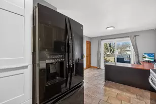 380 Dartmoor Dr, Crystal Lake, IL 60014 - Photo 9