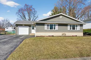 380 Dartmoor Dr, Crystal Lake, IL 60014 - Photo 1