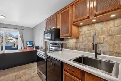 380 Dartmoor Drive, Crystal Lake, IL 60014 - Photo 7