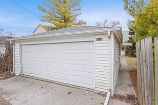 9516 Jackson Ave, Brookfield, IL 60513 - Photo 13