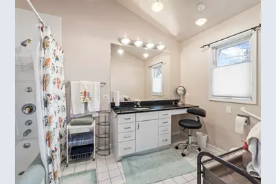 460 E Broadway Avenue, Crystal Lake, IL 60014 - Photo 13