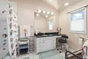 460 E Broadway Ave, Crystal Lake, IL 60014 - Photo 13