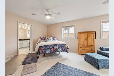 460 E Broadway Avenue, Crystal Lake, IL 60014 - Photo 11