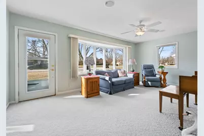 460 E Broadway Avenue, Crystal Lake, IL 60014 - Photo 3