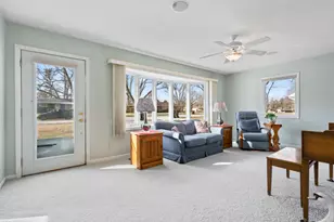 460 E Broadway Ave, Crystal Lake, IL 60014 - Photo 3