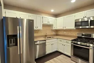 7030 Park Ln Ct, Woodridge, IL 60517 - Photo 3