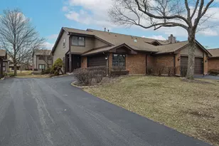 120 White Birch Ln, Westmont, IL 60559 - Photo 1