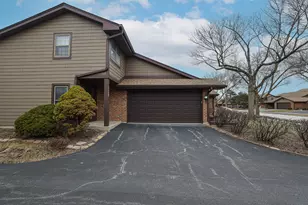 120 White Birch Ln, Westmont, IL 60559 - Photo 3