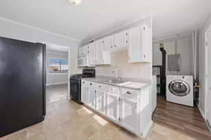 722 W Park Ave, Aurora, IL 60506 - Photo 9