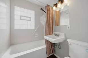 722 W Park Ave, Aurora, IL 60506 - Photo 15