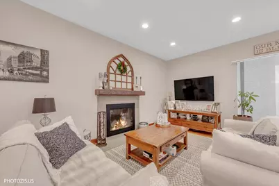 5233 N Osceola Avenue, Chicago, IL 60656 - Photo 3