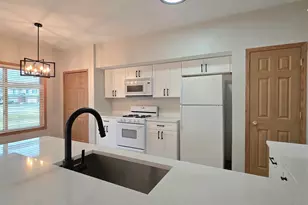 8237 Auburn Ln, Frankfort, IL 60423 - Photo 3