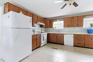 205 E Oak St, Fairbury, IL 61739 - Photo 5