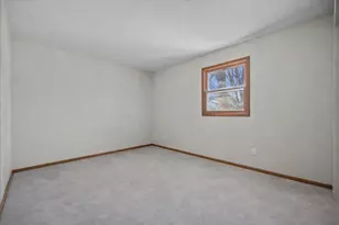 250 N View St, Hinckley, IL 60520 - Photo 9